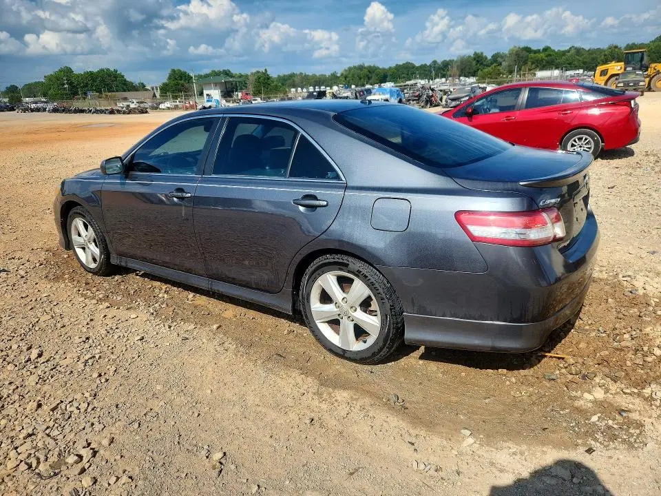 2011 TOYOTA CAMRY SE  