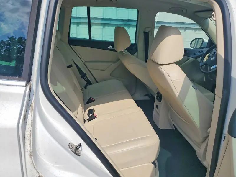 2010 VOLKSWAGEN TIGUAN S  