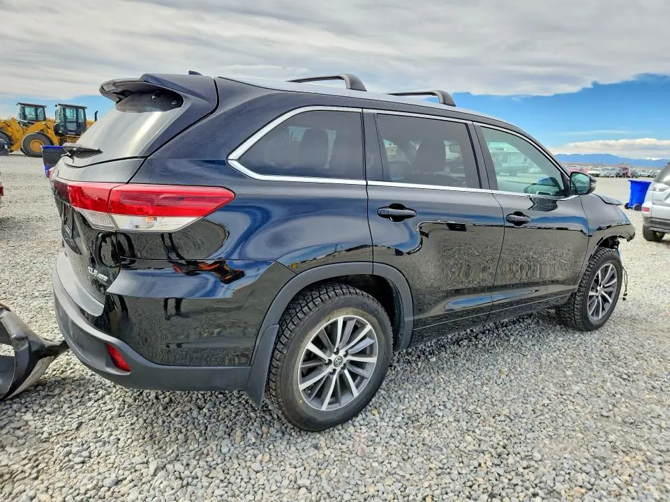 2018 TOYOTA HIGHLANDER XLE  