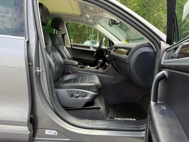 2016 VOLKSWAGEN TOUAREG SPORT  