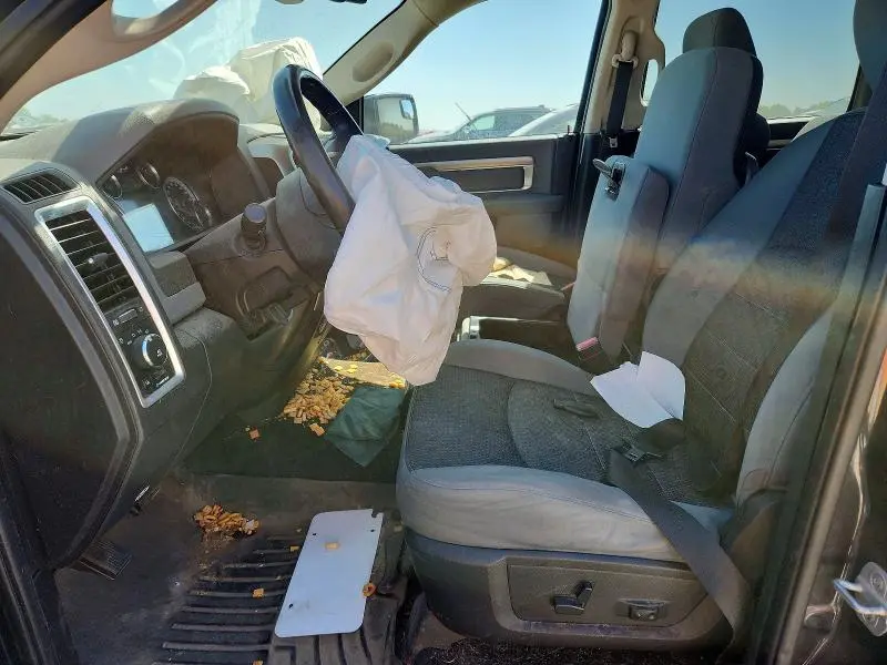 2013 RAM 1500 SLT  