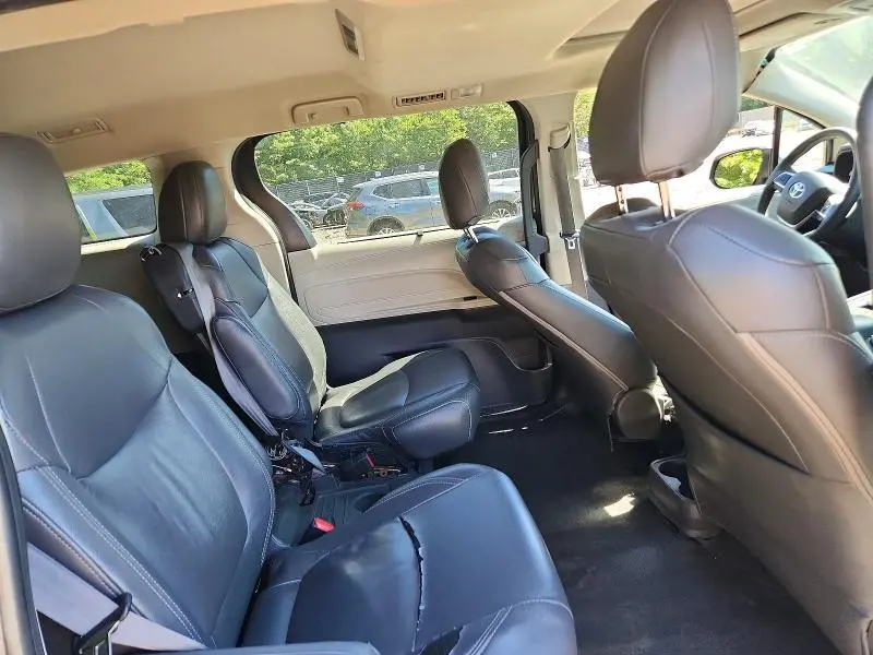 2021 TOYOTA SIENNA LE  