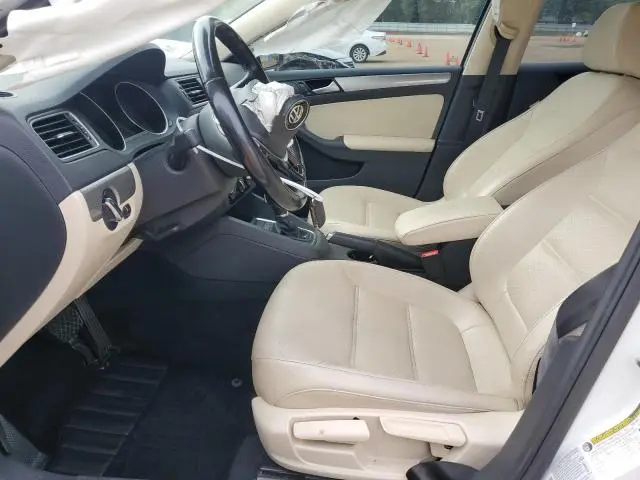 2017 VOLKSWAGEN JETTA SE  