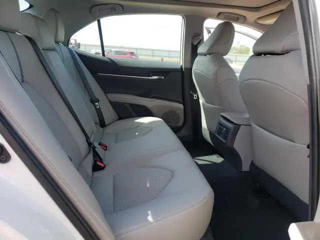 2021 TOYOTA CAMRY XLE  