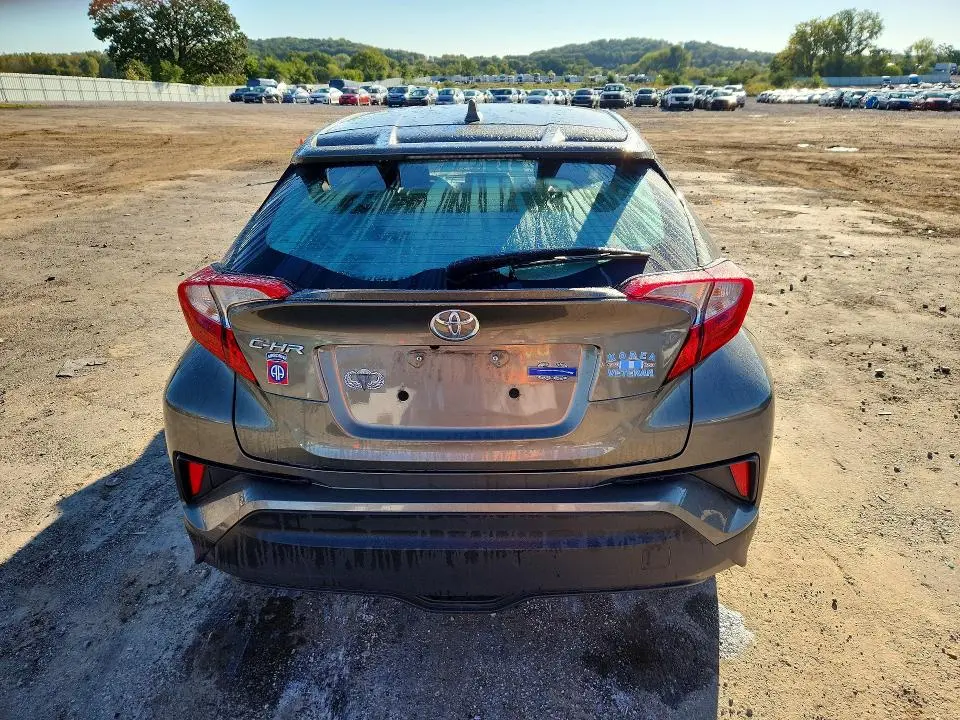 2021 TOYOTA C-HR LE  