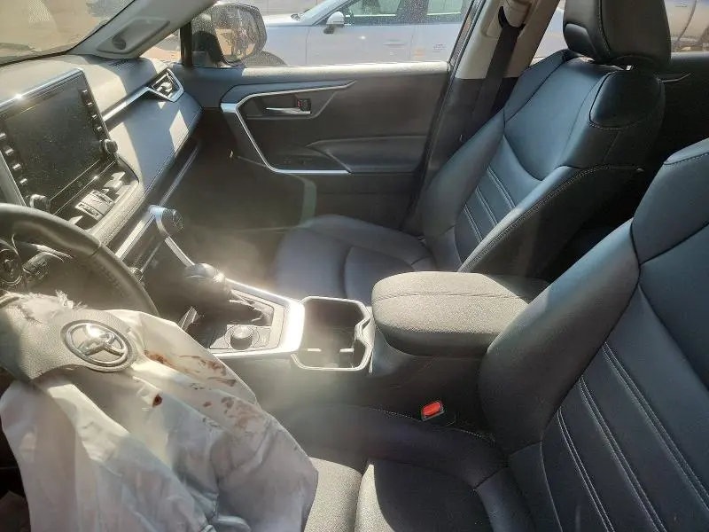 2022 TOYOTA RAV4 XLE PREMIUM  