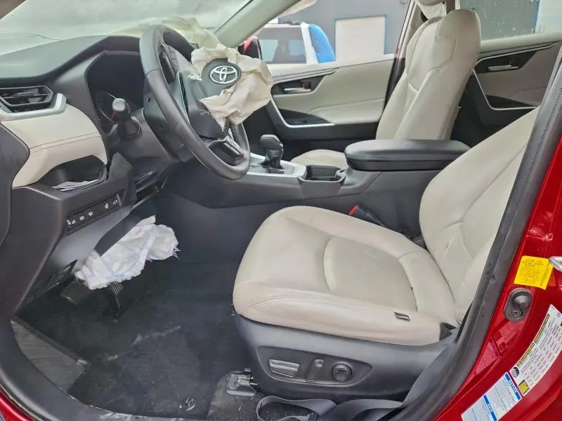 2021 TOYOTA RAV4 XLE  