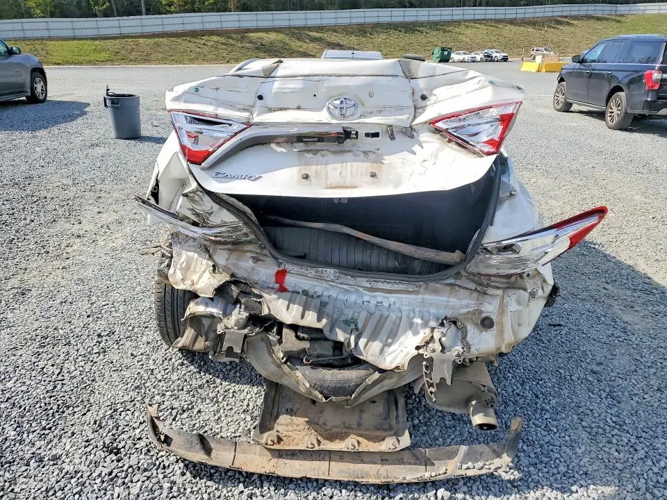 2015 TOYOTA CAMRY SE  