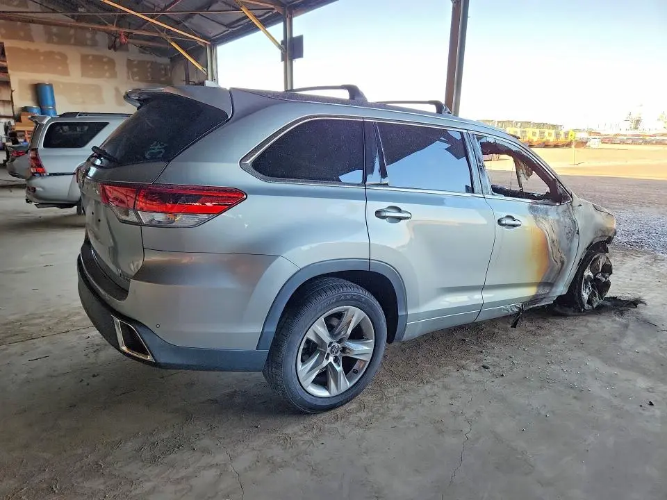 2019 TOYOTA HIGHLANDER LIMITED  