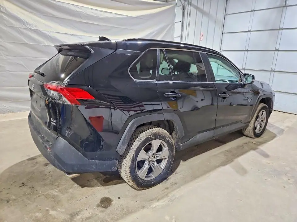 2022 TOYOTA RAV4 XLE  