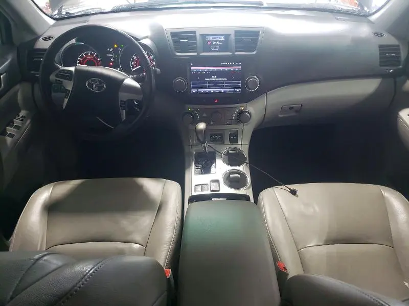 2012 TOYOTA HIGHLANDER SE  