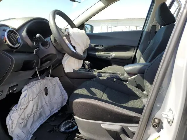 2022 NISSAN KICKS SV  