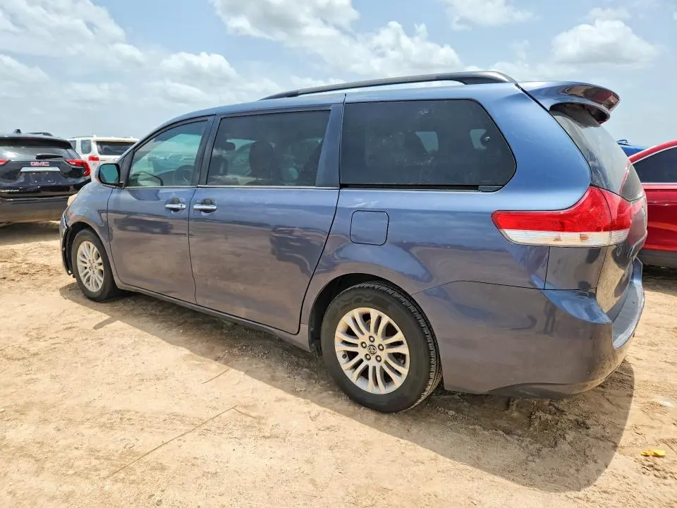 2014 TOYOTA SIENNA XLE 8-PASSENGER  