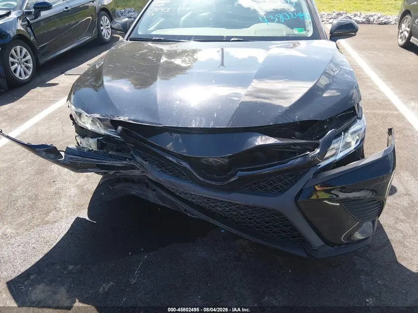 2018 TOYOTA CAMRY SE