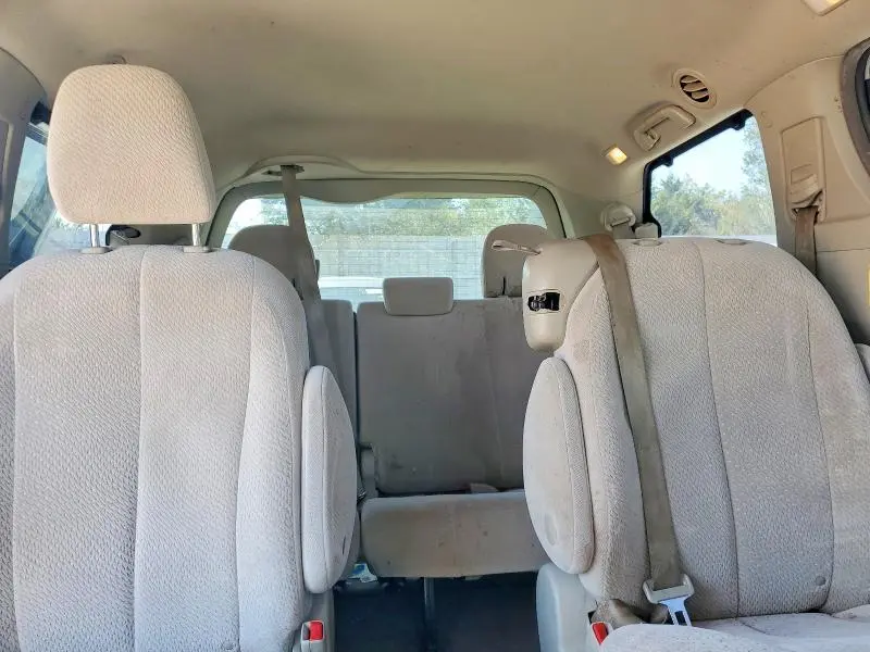 2014 TOYOTA SIENNA LE  
