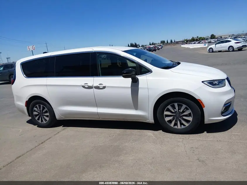 2024 CHRYSLER PACIFICA HYBRID SELECT