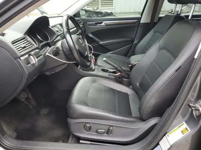 2016 VOLKSWAGEN PASSAT SE  