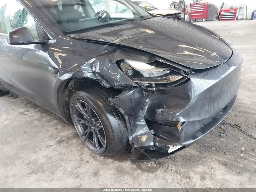 2024 TESLA MODEL Y LONG RANGE DUAL MOTOR ALL-WHEEL DRIVE/RWD