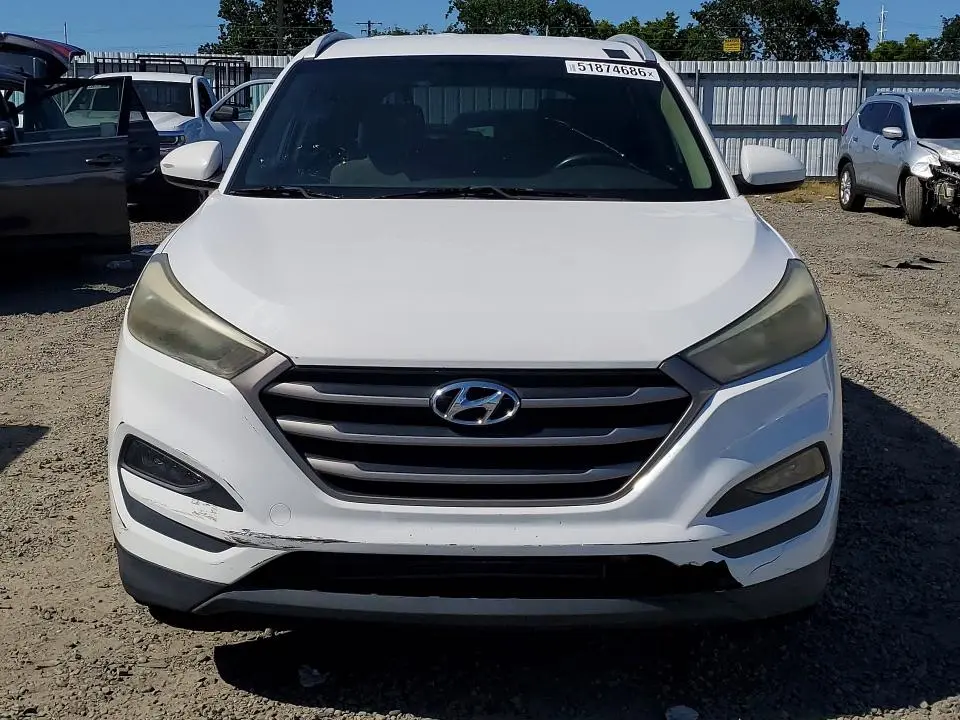 2016 HYUNDAI TUCSON SE  