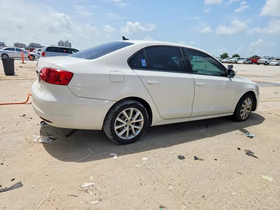 2011 VOLKSWAGEN JETTA SE  