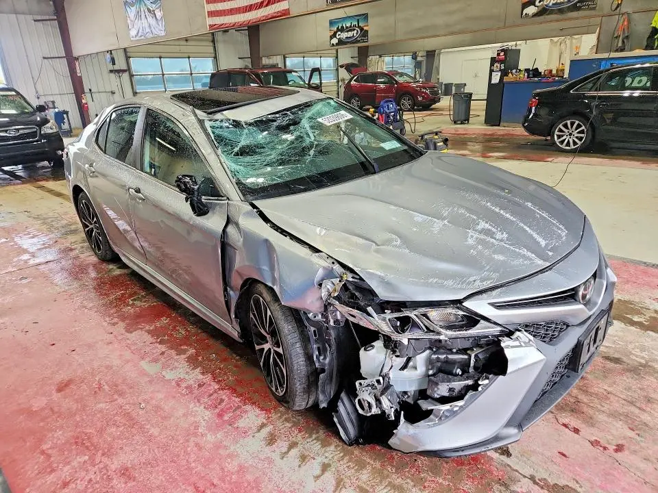 2020 TOYOTA CAMRY SE  