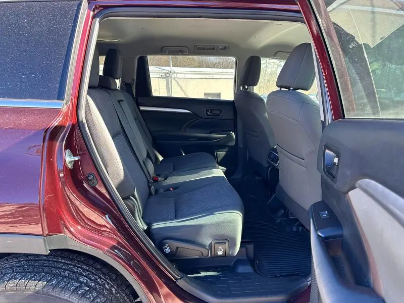 2019 TOYOTA HIGHLANDER LE  