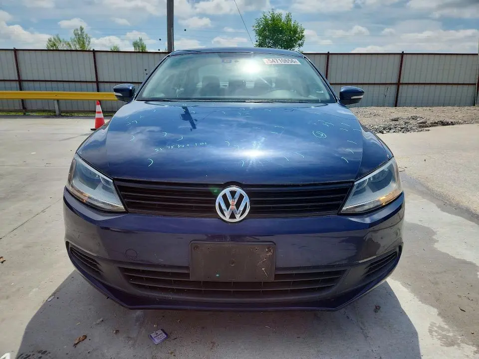 2012 VOLKSWAGEN JETTA SE  
