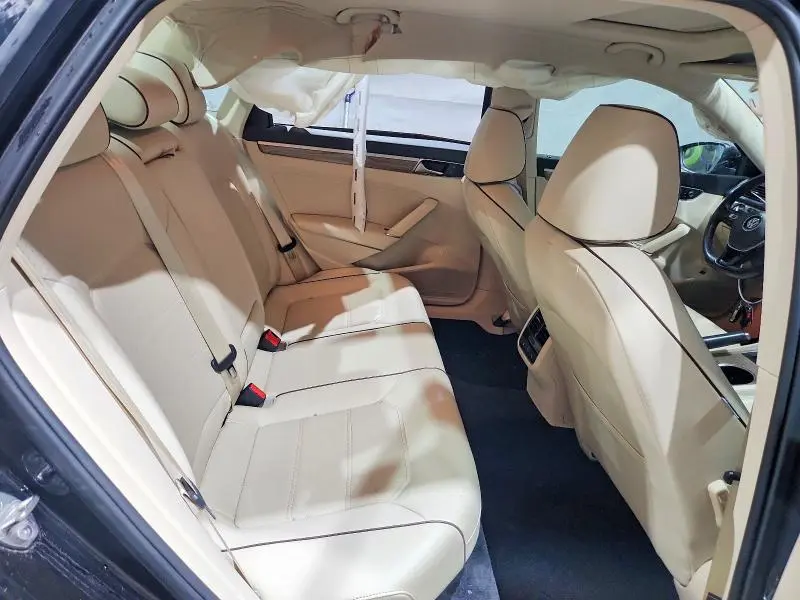 2016 VOLKSWAGEN PASSAT SE  