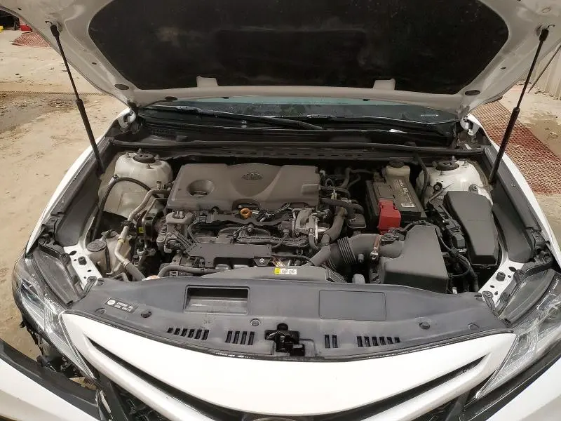 2018 TOYOTA CAMRY SE  