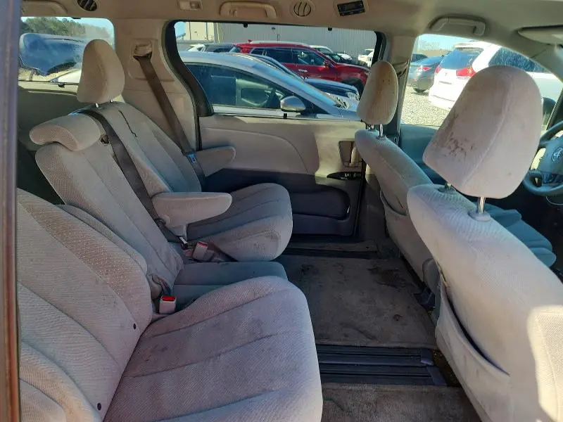 2014 TOYOTA SIENNA LE  