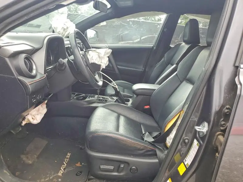 2017 TOYOTA RAV4 SE  