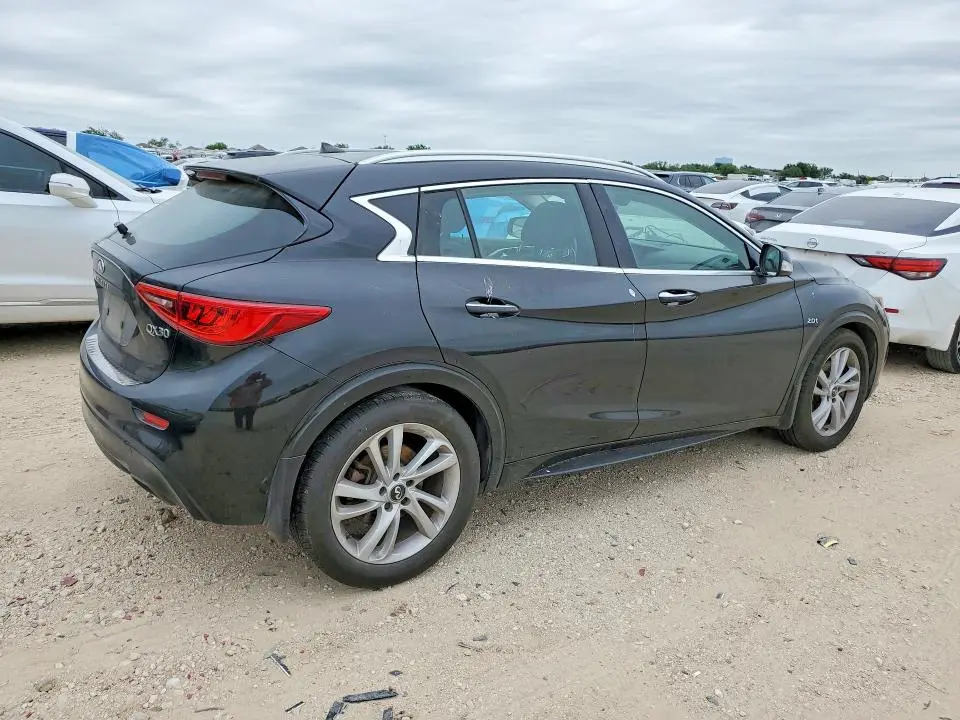 2018 INFINITI QX30 LUXE  