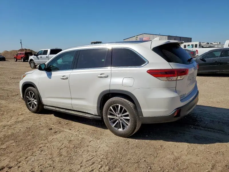 2017 TOYOTA HIGHLANDER SE