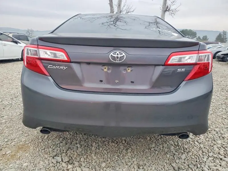 2014 TOYOTA CAMRY SE  
