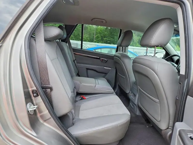 2012 HYUNDAI SANTA FE SE  