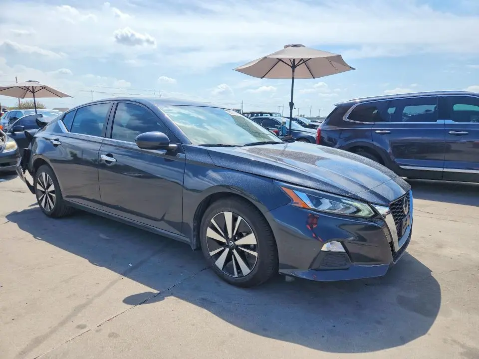 2022 NISSAN ALTIMA SV  