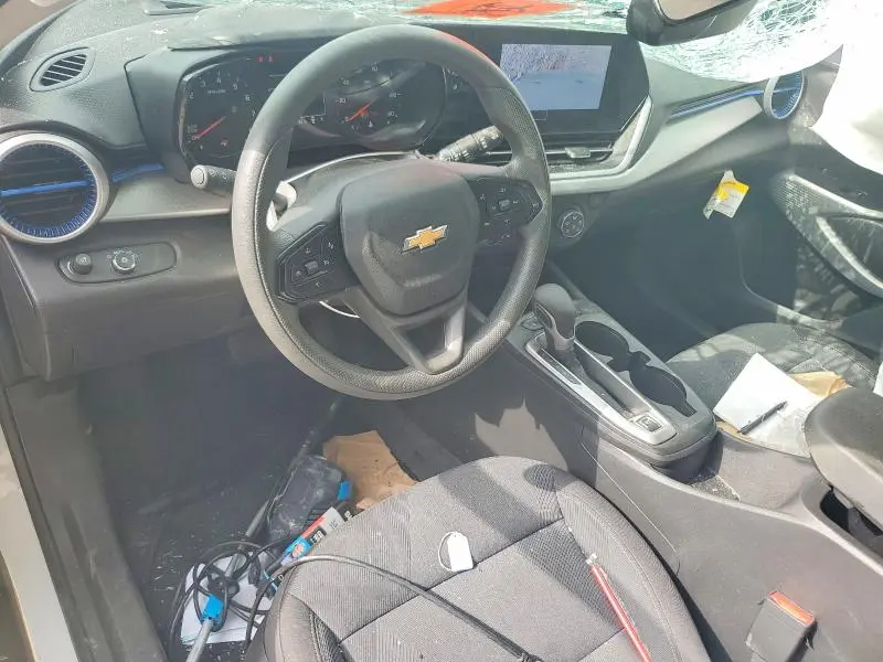 2025 CHEVROLET TRAX LS  