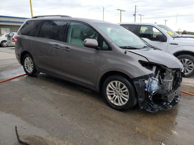 2013 TOYOTA SIENNA XLE