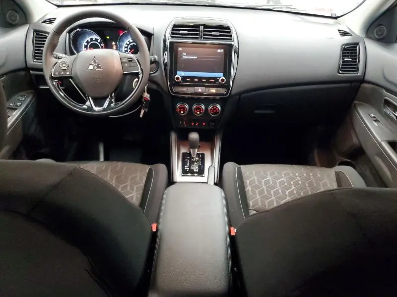 2026 MITSUBISHI RVR SE  