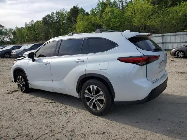 2022 TOYOTA HIGHLANDER XLE  