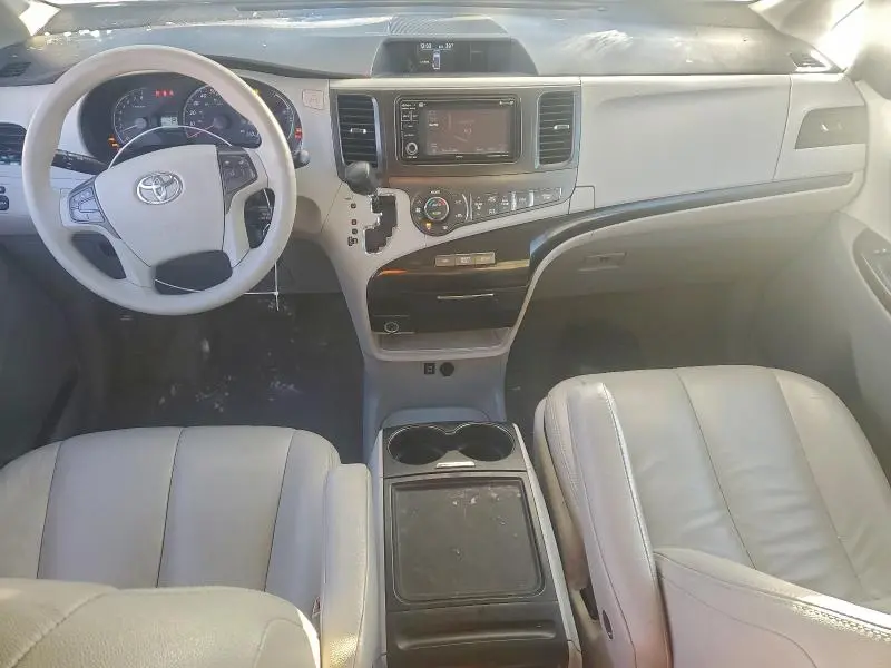 2013 TOYOTA SIENNA LE  