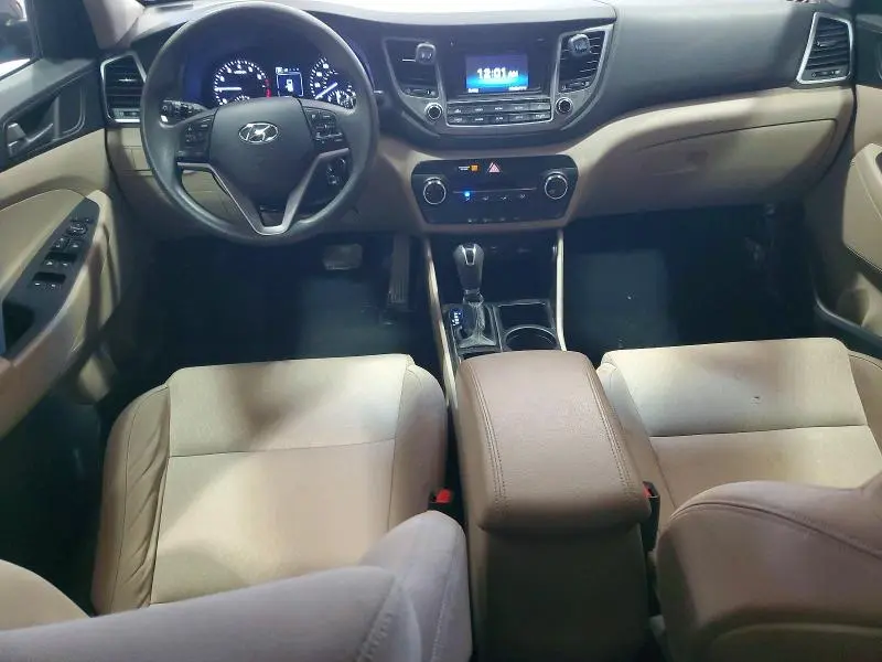 2017 HYUNDAI TUCSON SE  