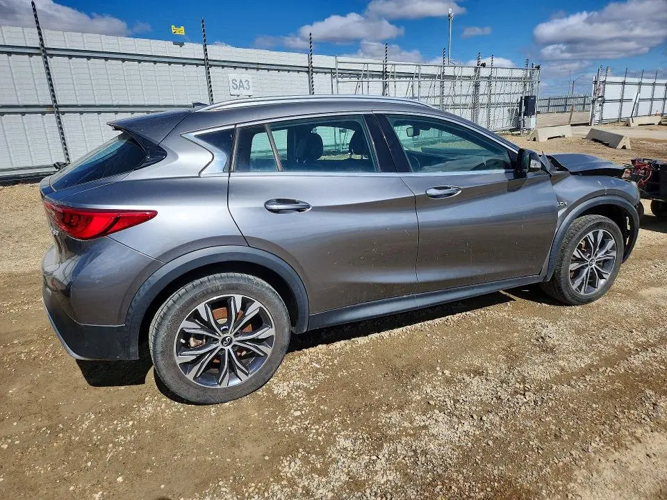 2017 INFINITI QX30 LUXURY  