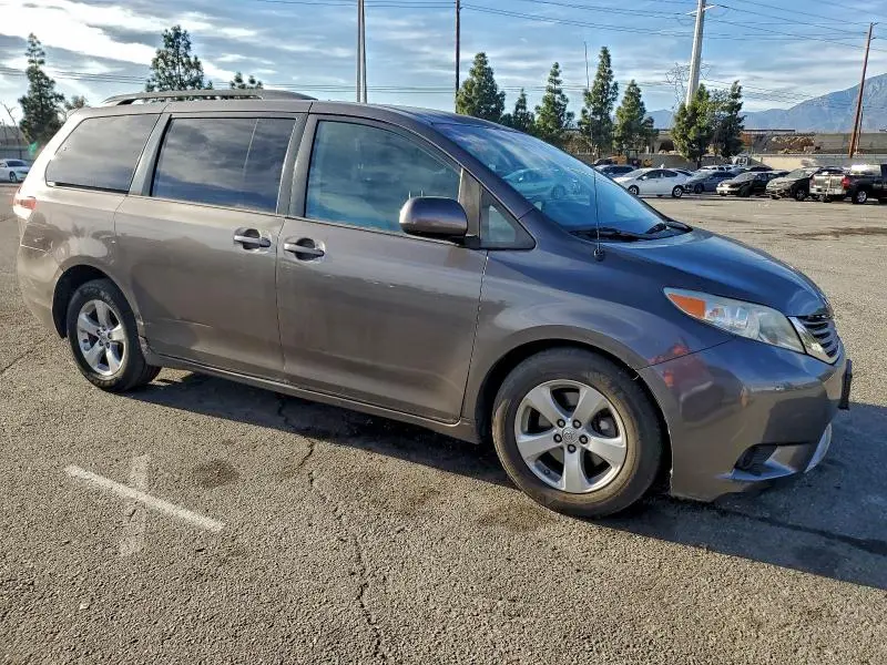 2013 TOYOTA SIENNA LE  