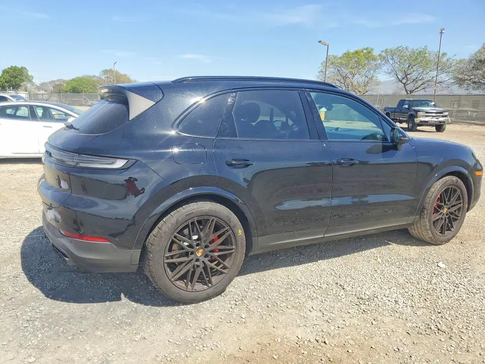 2024 PORSCHE CAYENNE S  
