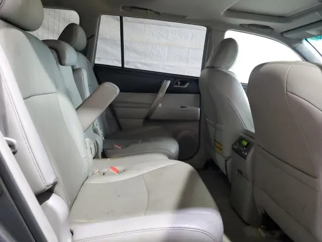 2010 TOYOTA HIGHLANDER SE  