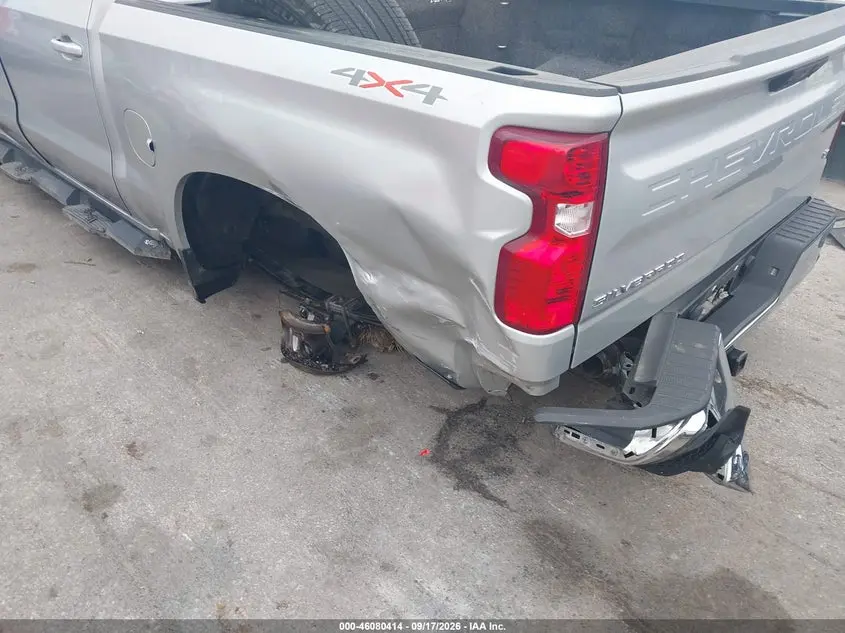 2022 CHEVROLET SILVERADO 1500 4WD  SHORT BED LT WITH 2FL