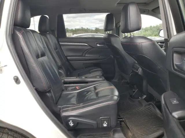 2019 TOYOTA HIGHLANDER SE