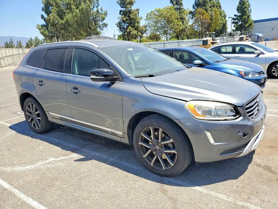 2017 VOLVO XC60 T6 DYNAMIC  