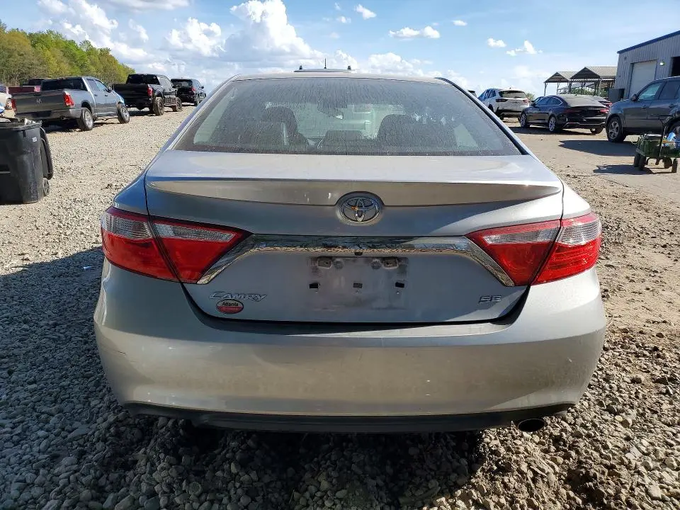 2015 TOYOTA CAMRY SE  